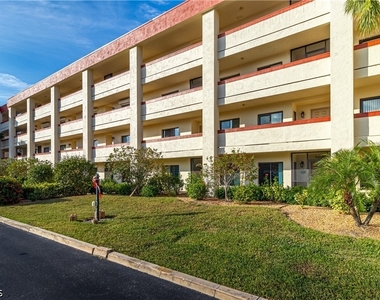 7402 Lake Breeze Drive - Photo Thumbnail 13