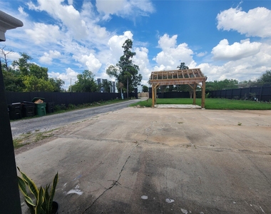 1611 De Soto Street - Photo Thumbnail 7