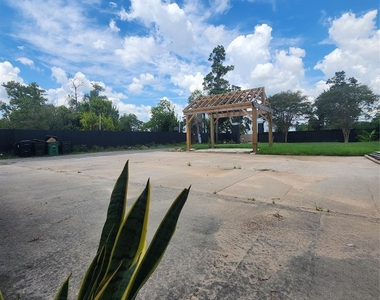 1611 De Soto Street - Photo Thumbnail 6