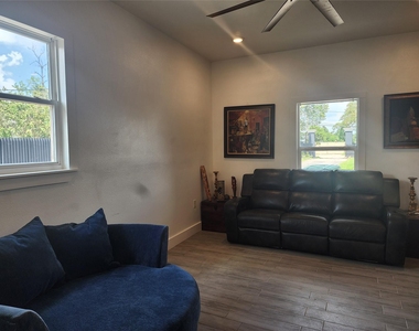 1611 De Soto Street - Photo Thumbnail 9
