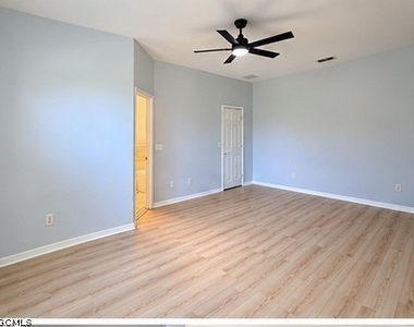 4610 Sw 16th Place - Photo Thumbnail 4