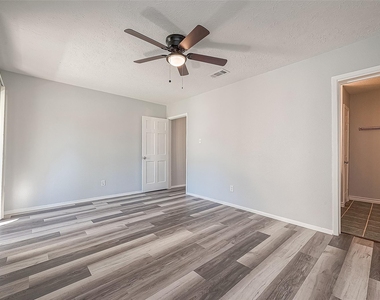 12829 Briarwest Circle - Photo Thumbnail 6