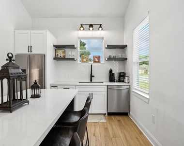 2614 Noble Street - Photo Thumbnail 10