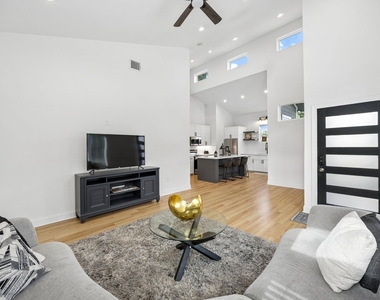 2614 Noble Street - Photo Thumbnail 5