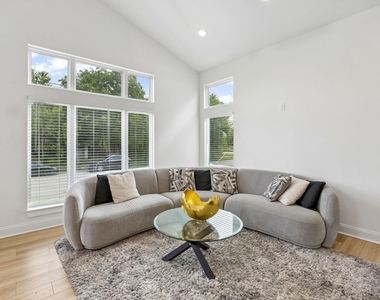 2614 Noble Street - Photo Thumbnail 6