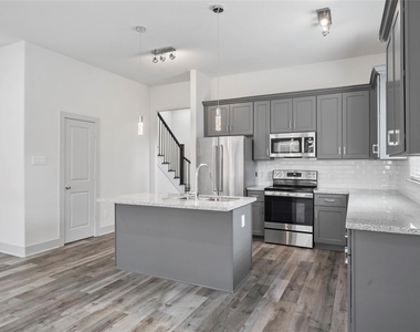 7242 Saint Augustine Street - Photo Thumbnail 6