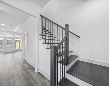 7242 Saint Augustine Street - Photo Thumbnail 3