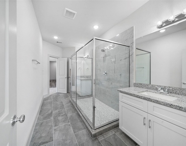 7242 Saint Augustine Street - Photo Thumbnail 14