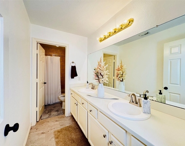 11927 W Vita Circle - Photo Thumbnail 22
