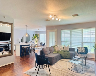 11927 W Vita Circle - Photo Thumbnail 10