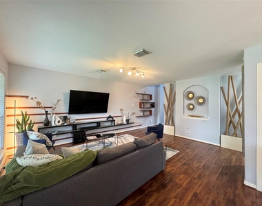 11927 W Vita Circle - Photo Thumbnail 8