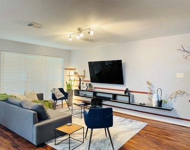 11927 W Vita Circle - Photo Thumbnail 7