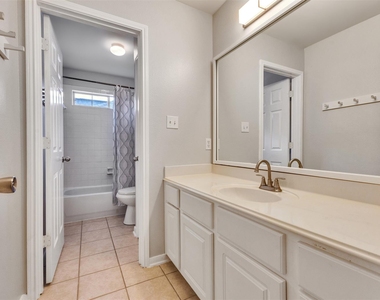 2303 Megellan Point Ln Lane - Photo Thumbnail 24