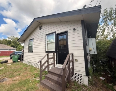 8432 Garland Street - Photo Thumbnail 3