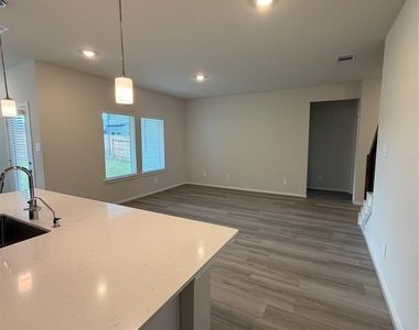 2127 Rawls Ranch Ct - Photo Thumbnail 7