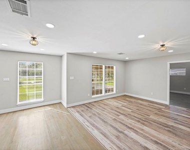 7221 Evans Street - Photo Thumbnail 8