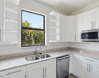 2303 Nw 18th Place - Photo Thumbnail 12