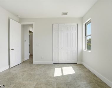 2303 Nw 18th Place - Photo Thumbnail 27