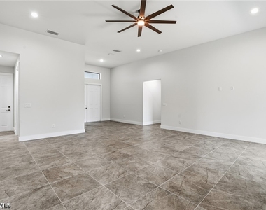 2303 Nw 18th Place - Photo Thumbnail 9