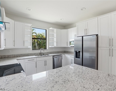 2303 Nw 18th Place - Photo Thumbnail 10