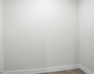 2303 Nw 18th Place - Photo Thumbnail 19