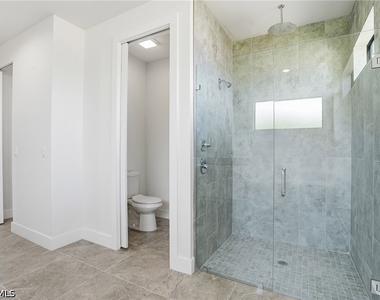 2303 Nw 18th Place - Photo Thumbnail 18