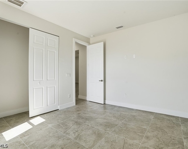 2303 Nw 18th Place - Photo Thumbnail 23