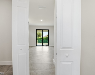 2303 Nw 18th Place - Photo Thumbnail 20