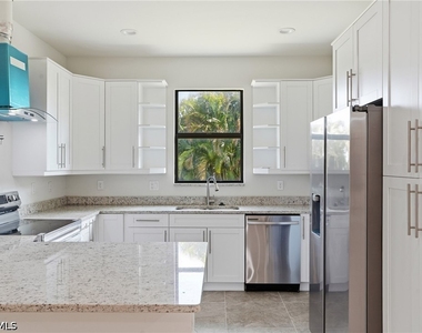 2303 Nw 18th Place - Photo Thumbnail 2