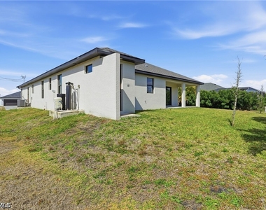 2303 Nw 18th Place - Photo Thumbnail 36