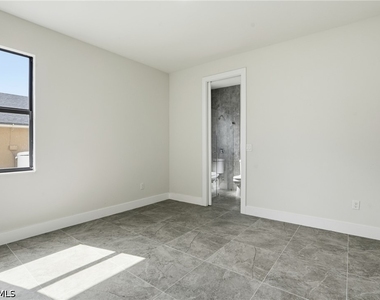 2303 Nw 18th Place - Photo Thumbnail 25