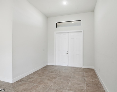 2303 Nw 18th Place - Photo Thumbnail 5