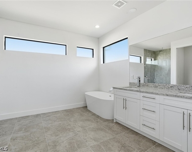 2303 Nw 18th Place - Photo Thumbnail 16