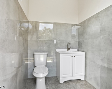 2303 Nw 18th Place - Photo Thumbnail 29