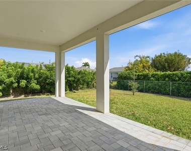 2303 Nw 18th Place - Photo Thumbnail 4