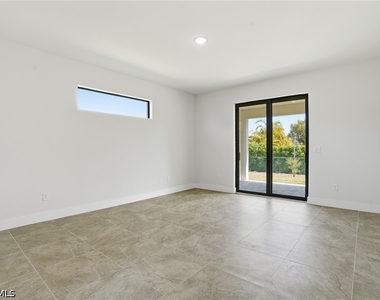 2303 Nw 18th Place - Photo Thumbnail 13