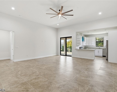 2303 Nw 18th Place - Photo Thumbnail 8