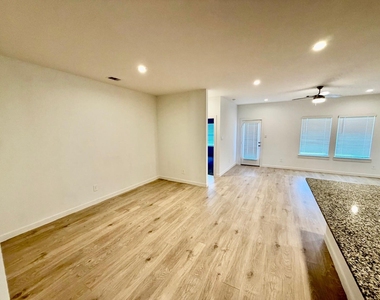 5122 Sunset Oaks Drive - Photo Thumbnail 17