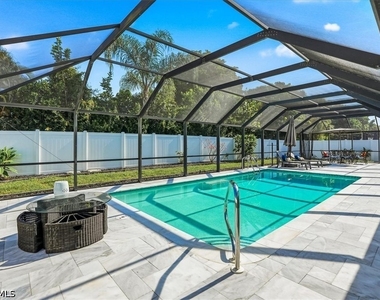 2467 Pine Woods Circle - Photo Thumbnail 5