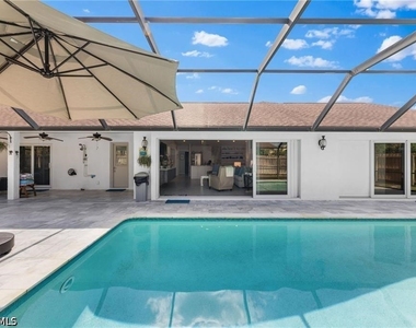 2467 Pine Woods Circle - Photo Thumbnail 7