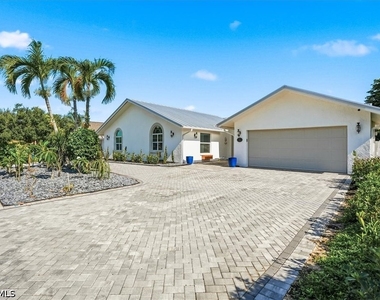 2467 Pine Woods Circle - Photo Thumbnail 30