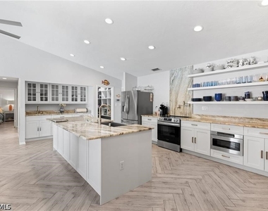 2467 Pine Woods Circle - Photo Thumbnail 17