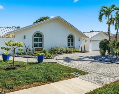 2467 Pine Woods Circle - Photo Thumbnail 31