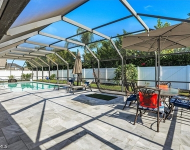 2467 Pine Woods Circle - Photo Thumbnail 4