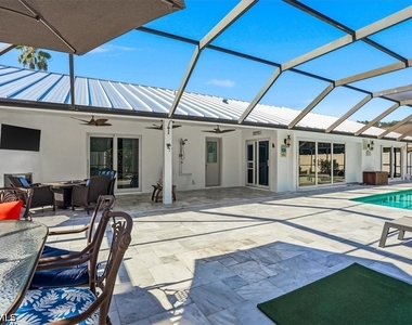 2467 Pine Woods Circle - Photo Thumbnail 9