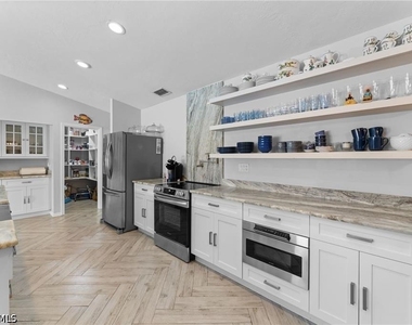2467 Pine Woods Circle - Photo Thumbnail 14