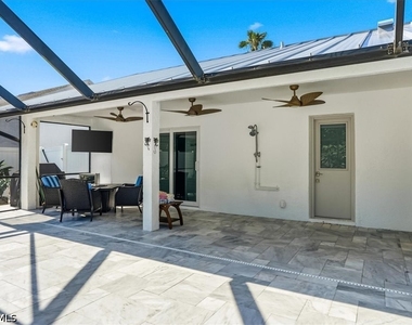 2467 Pine Woods Circle - Photo Thumbnail 10