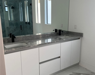 813 Aiken Avenue - Photo Thumbnail 6