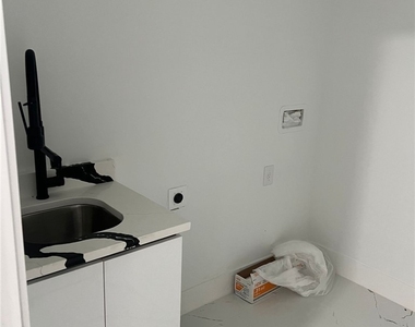 813 Aiken Avenue - Photo Thumbnail 3