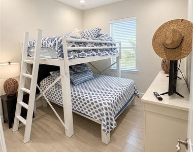 7235 Saona Court - Photo Thumbnail 13